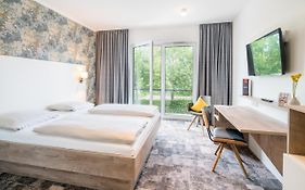 Stadthotel Lohne, Self Check-In & Entspannt Im Cafe Fruehstuecken